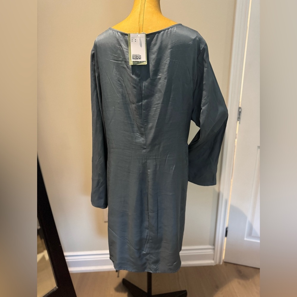 H&M 100% Viscose Dress with Dolman Sleeves and Bateau Neckline (M) - Picture 3 of 7